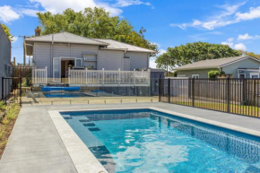 Homestead Haven Bungalow with Pool and Air-Con